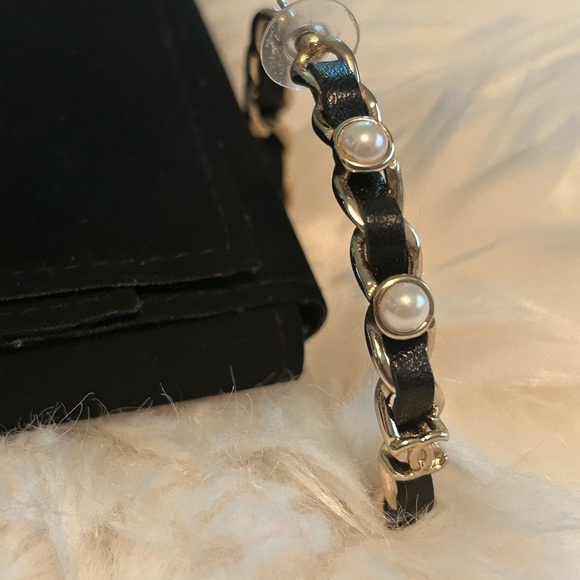 CHANEL Lambskin Faux Pearl More is More cc chain hoops - Picture 6 of 10